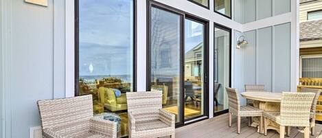 屋外ダイニングエリア