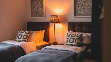 4 bedrooms, iron/ironing board, WiFi, bed sheets