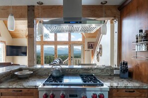 Fridge, microwave, oven, stovetop - NEW! GEM in the heart of Pikes Peak - Privacy/beauty from every room! (Woodland Park)