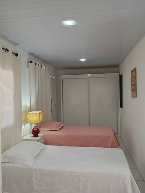 3 bedrooms, iron/ironing board, WiFi, bed sheets