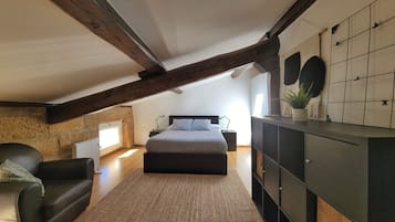1 dormitorio, tabla de planchar con plancha, wifi y ropa de cama