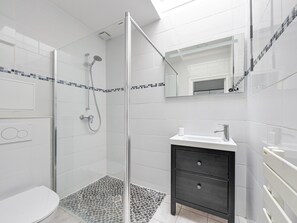 Hair dryer, towels