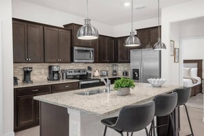 Microwave, high chair - 5 BD/ 4 BA/ Windsor Cay (1289 ER) (Clermont)
