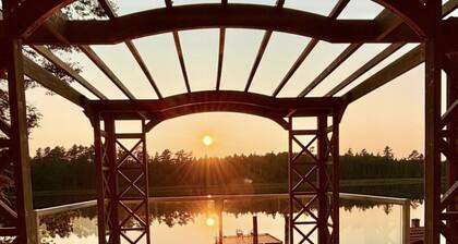 Blue Heron Cottage with waterfront