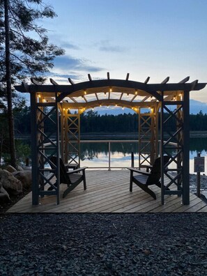 Terrace/patio - Blue Heron Cottage with waterfront (Waweig)