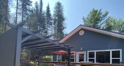 The Hideaway Cottage with Hot tub
