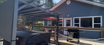 The Hideaway Cottage with Hot tub