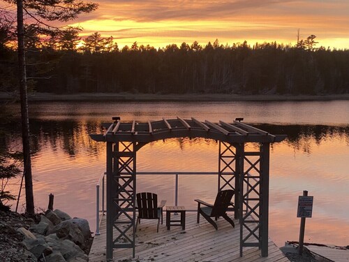 Tidal Tranquility Cottage with waterfront