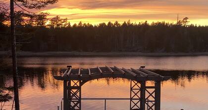 Tidal Tranquility Cottage with waterfront