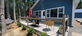 Compass Cove Cottage with Private Hot tub