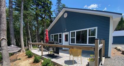 Compass Cove Cottage with Private Hot tub