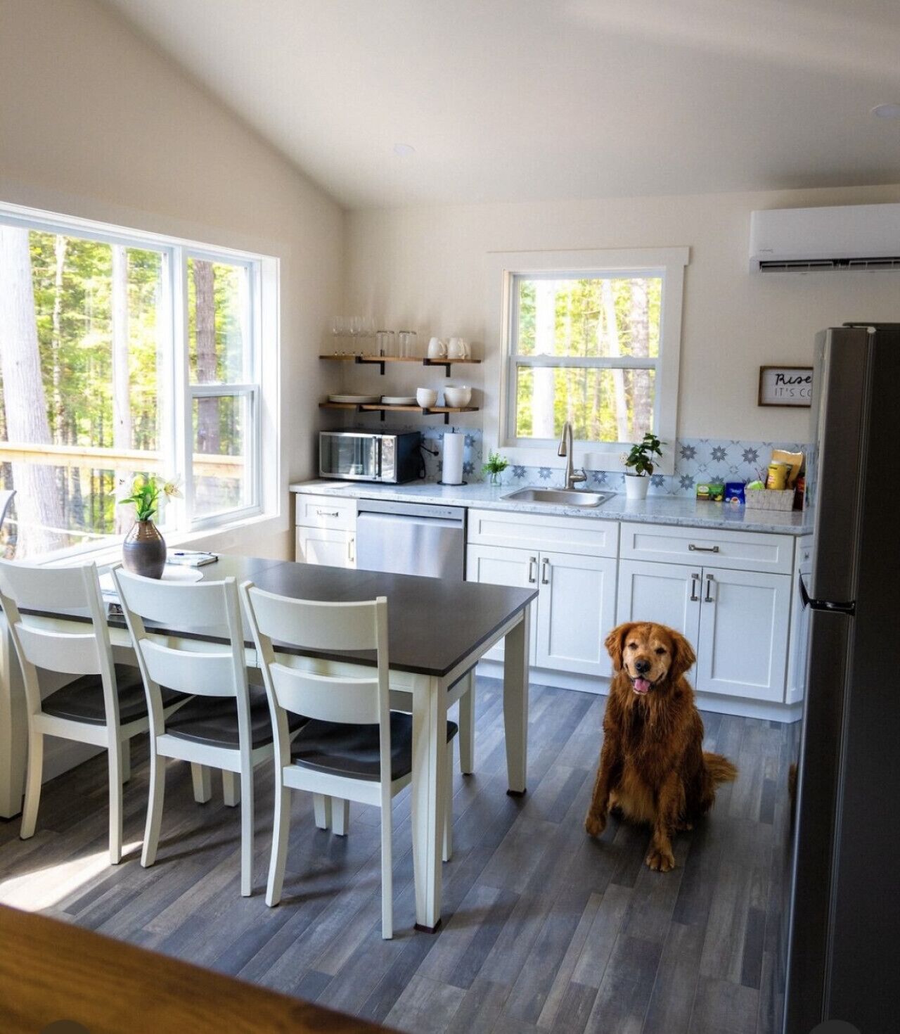 Geladeira, micro-ondas, fogão, cooktop