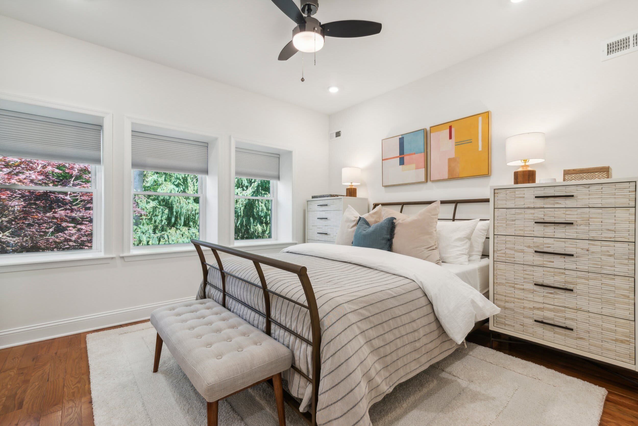 2 bedrooms, desk, iron/ironing board, WiFi