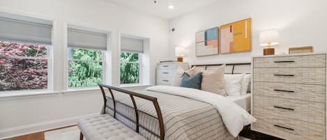 2 bedrooms, desk, iron/ironing board, WiFi