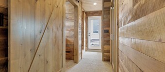 Stunning Farmhouse with Heated Pool & Hot Tub & Pickleball Court!