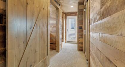 Stunning Farmhouse with Heated Pool & Hot Tub & Pickleball Court!