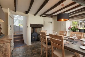 Dining - 3 Bed in Dalwood (oc-p27362) (Dalwood)