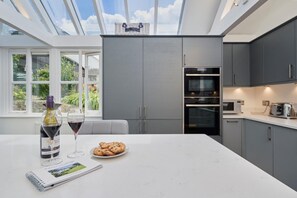 Microwave, oven, dishwasher, high chair - 3 Bed in Dalwood (oc-p27362) (Dalwood)