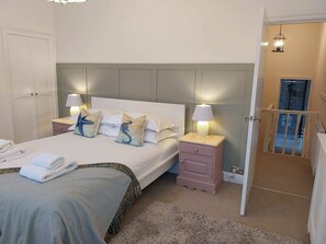 2 室のベッドルーム、アイロン / アイロン台、WiFi、ベッドシーツ