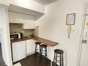 アパートメント | 専用キッチン | 冷蔵庫、電子レンジ、コンロ、電気ポット