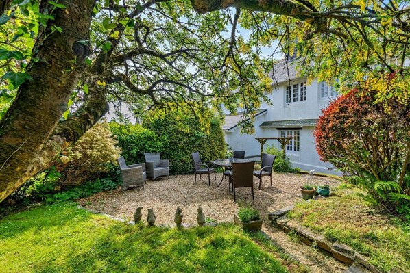 Outdoor dining - 3 Bed in Tavistock (oc-t29334) (Gulworthy)