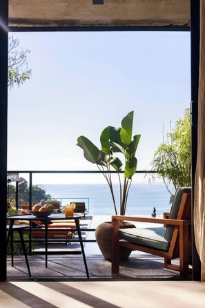 Watu Master Suite with Ocean View | Vue du balcon