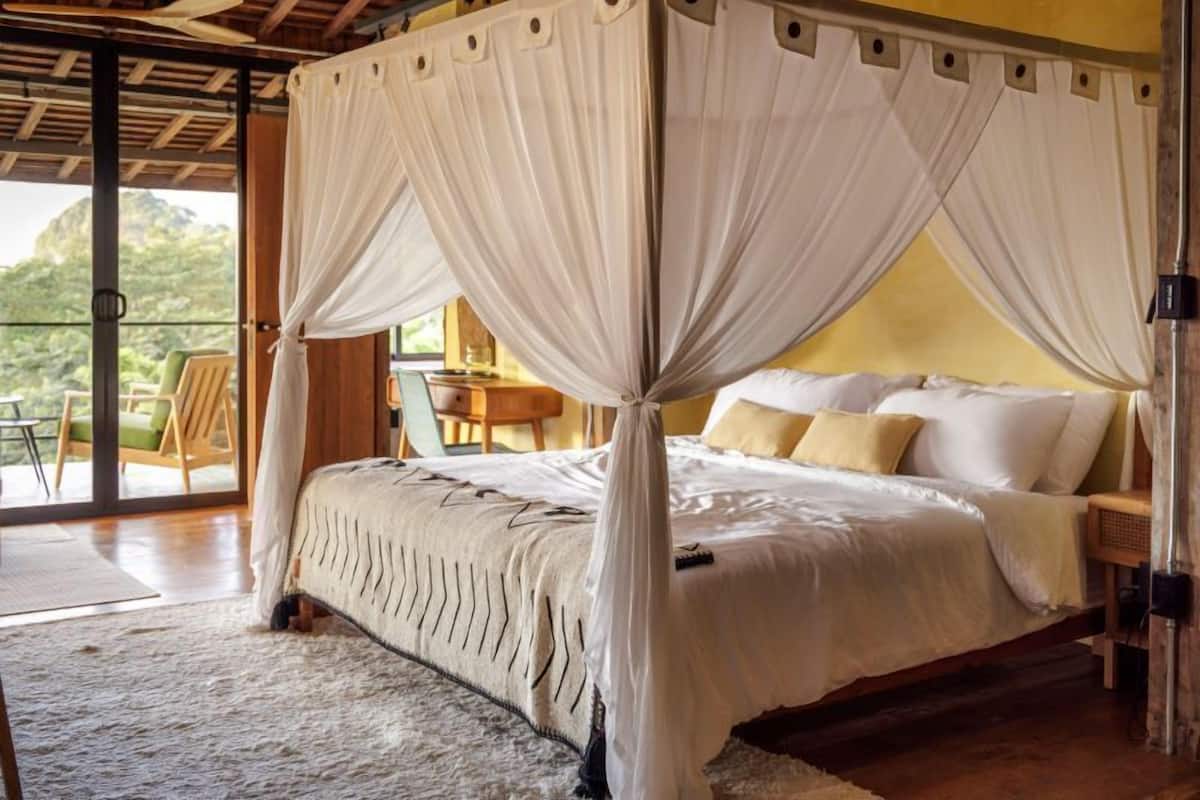 Mendaka Villa with Ocean View | 1 bedroom, Egyptian cotton sheets, premium bedding, down comforters