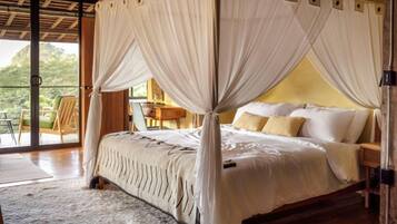 Mendaka Villa with Ocean View | Egyptian cotton sheets, premium bedding, down duvets, pillow-top beds