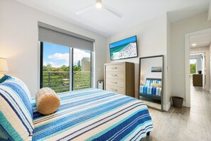 2 bedrooms, iron/ironing board, free WiFi, bed sheets - Luxurious 2/2 Waterfront CORNER UNIT The Strand w/ 2 balconies (Sarasota)