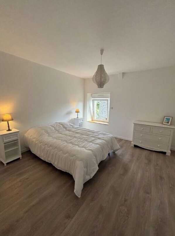 3 bedrooms, iron/ironing board, travel cot, free WiFi