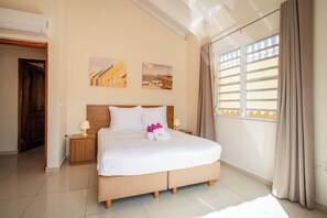 4 bedrooms, desk, iron/ironing board, WiFi