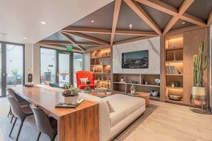 Téléviseur, bureau