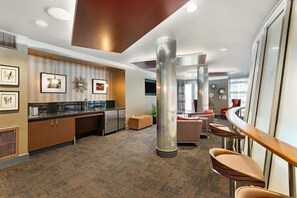Télévision, livres, espaces bureaux