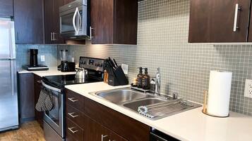 Fridge, microwave, oven, stovetop