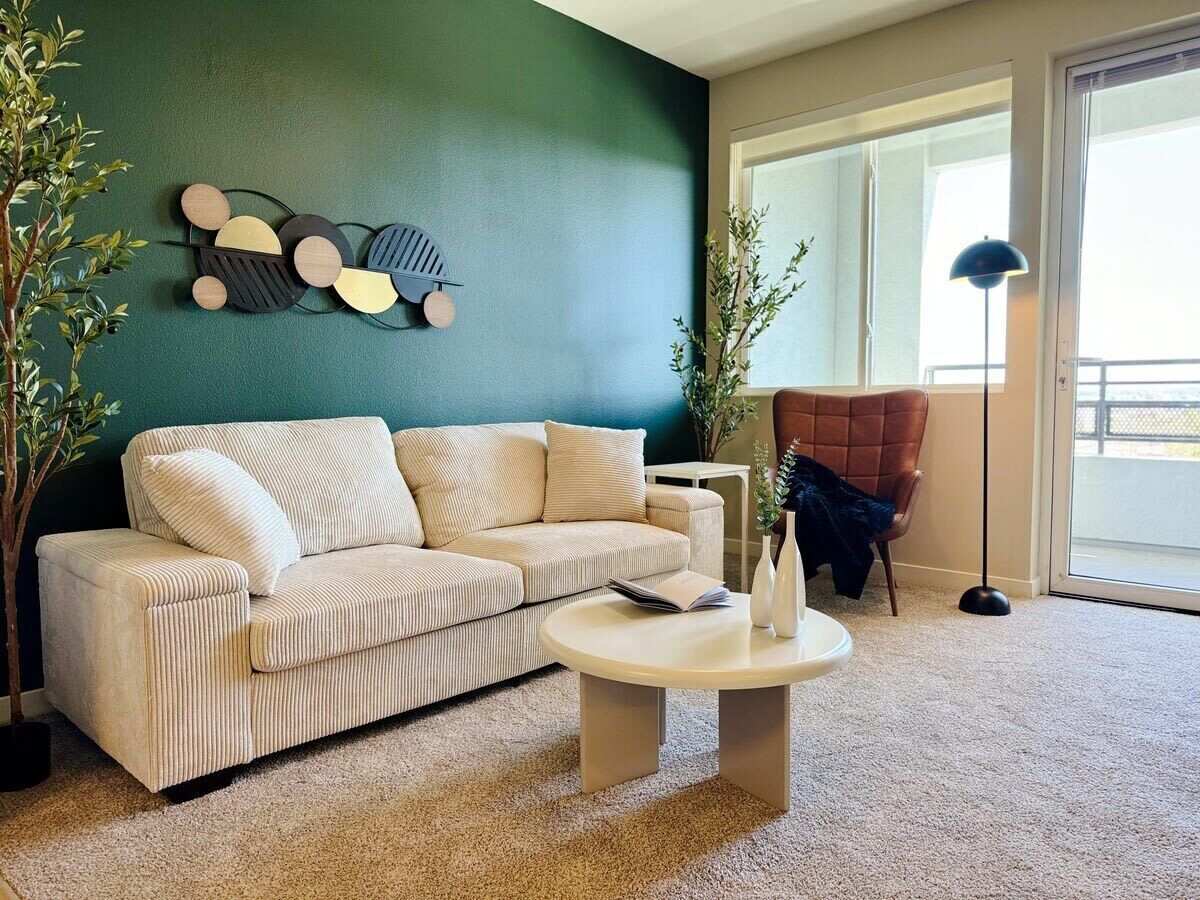 NEW LA Home with Free Parking 10 Min to Cedars