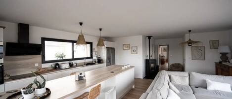 Télévision, chaîne hi-fi