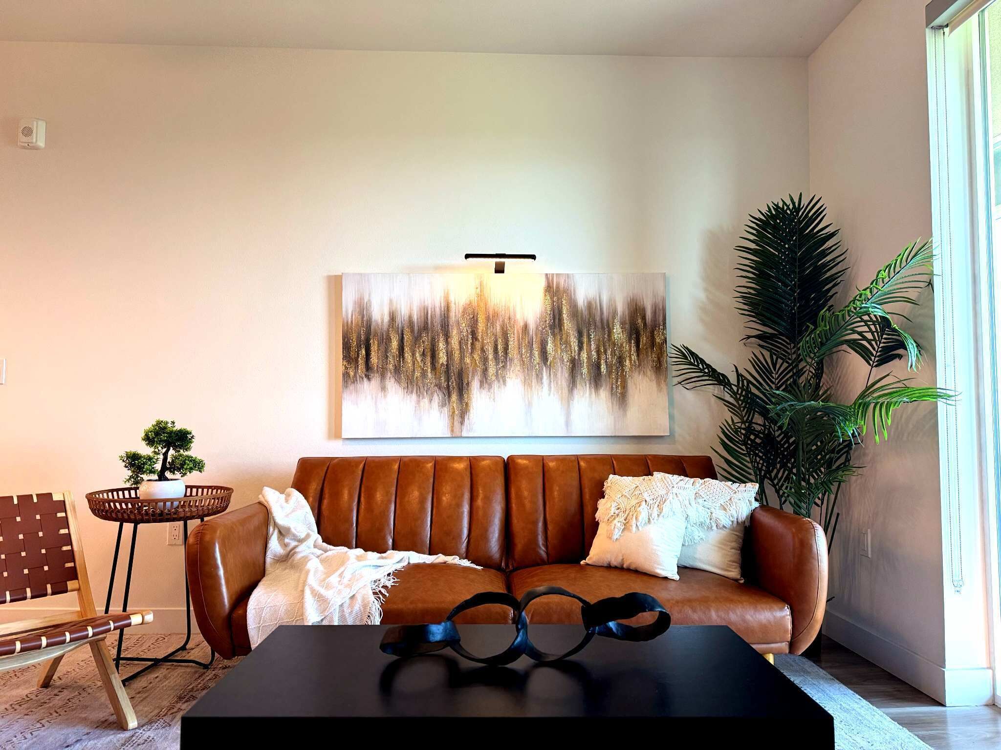 Smart-TV, fotballspill, bordtennis og bøker