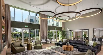 Luxury Haven 10 Min From Disneyland With Pool & GYM