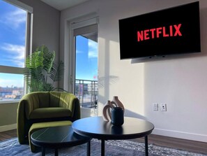 Smart TV, offices - Luxurious Mid-Hollywood (City View+Free Parking) 10min to Universal Studios (Beverly Hills)