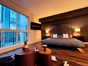 1 habitación, tabla de planchar con plancha y cuna de viaje 