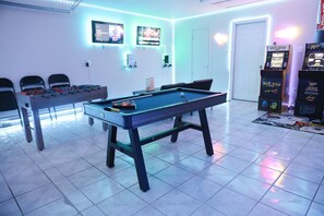 Game room - Spacious TX Oasis – Game Room, PS5, Xbox, & BBQ (Fort Worth)
