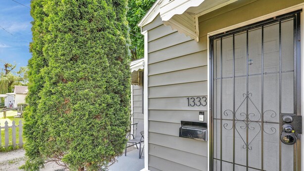 A house with a mailbox labeled "Mail" and the number "1333" on the door. - Quaint 1 Bedroom House on N Martin Luther King Jr Blvd, Lansing: Your Ideal Home (Lansing)
