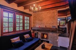 Presidential Chalet, 1 Bedroom, Balcony | Living room - Recanto Lira (Camanducaia)