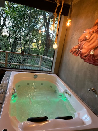 Deluxe Chalet, 1 Bedroom | 1 bedroom, individually decorated, individually furnished, free WiFi