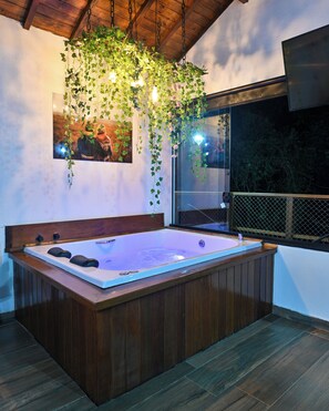 Lyxigt dubbelrum - 1 sovrum - balkong | Privat bubbelpool