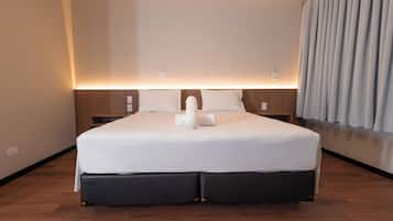 Deluxe Room | In-room safe, blackout drapes, soundproofing, iron/ironing board