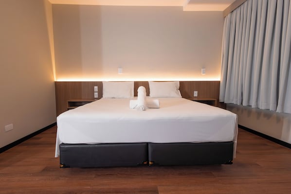 Deluxe Room | In-room safe, blackout drapes, soundproofing, iron/ironing board