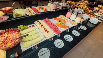 Sudah termasuk sarapan prasmanan setiap hari