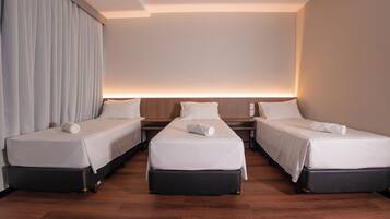 Deluxe Triple Room | In-room safe, blackout drapes, soundproofing, iron/ironing board