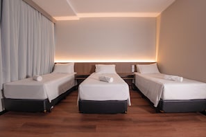 Deluxe Triple Room | In-room safe, blackout drapes, soundproofing, iron/ironing board